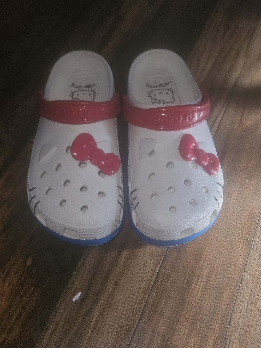 Hello Kitty Crocs Women's 10 - Picture 2 of 7